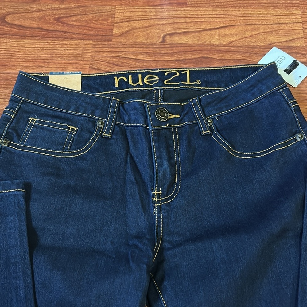 Rue21 Womens Mid Rise Jegging Jeans Size 3/4 Short - Picture 2 of 6